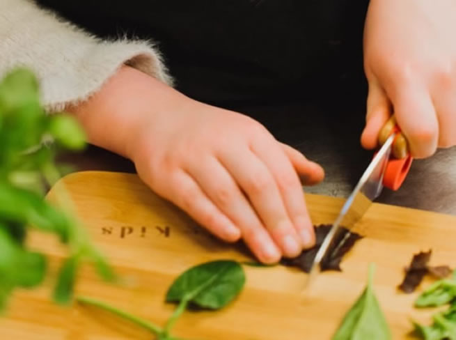Een gezond vegetarisch gerecht bereid door kinderen tijdens een kookles bij Chef-Kids